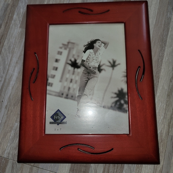 Accents Fetco International Picture Frame Holds 5x7 Picture Solid